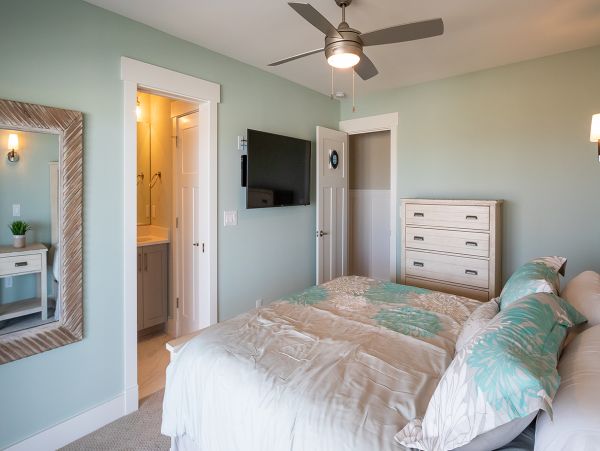 Tastefully Decorated Vacation Rental on The Carolinas