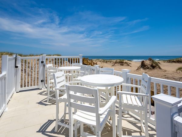 Tastefully Decorated Vacation Rental on The Carolinas