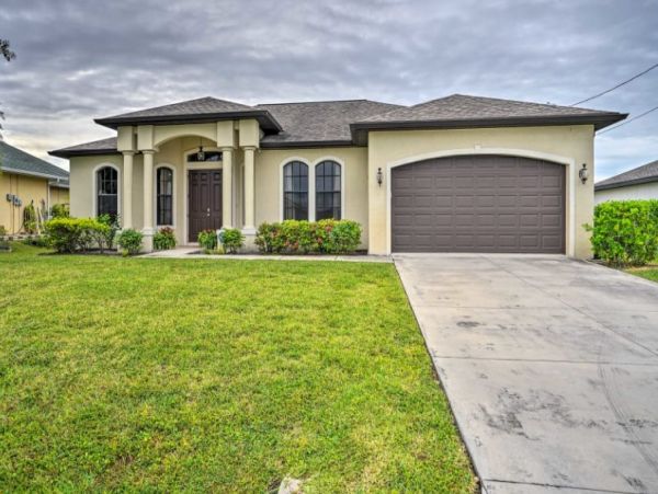 Canal Views Cape Coral Vacation Home Four Bedrooms Sleeps 8