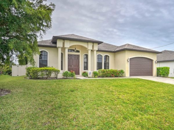 Canal Views Cape Coral Vacation Home Four Bedrooms Sleeps 8
