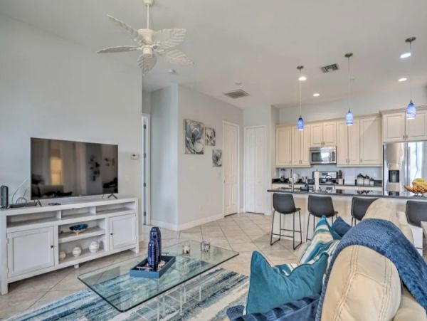 Canal Views Cape Coral Vacation Home Four Bedrooms Sleeps 8