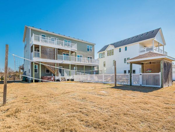 Corolla Vacation Home Twelve Bedroom Walk to Beach
