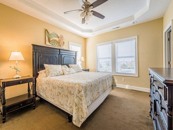 Corolla Vacation Home Twelve Bedroom Walk to Beach