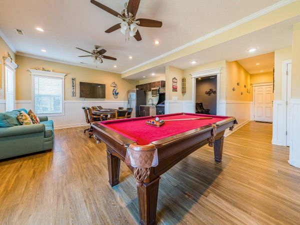 Corolla Vacation Home Twelve Bedroom Walk to Beach