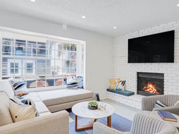 San Diego Three-Level Vacation Home Close to Beach Sleeps 7
