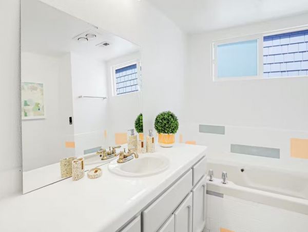 San Diego Three-Level Vacation Home Close to Beach Sleeps 7