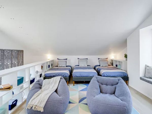 San Diego Three-Level Vacation Home Close to Beach Sleeps 7