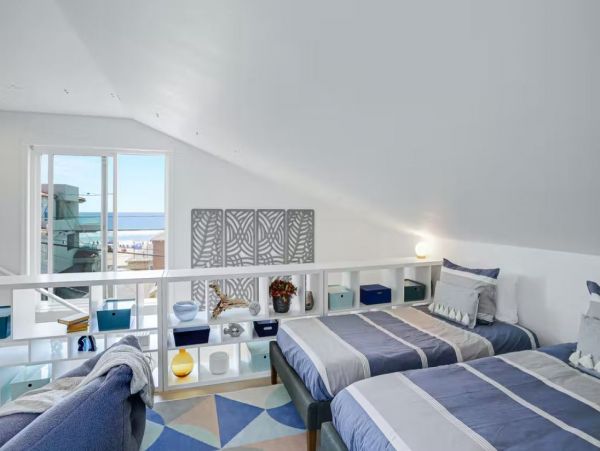 San Diego Three-Level Vacation Home Close to Beach Sleeps 7