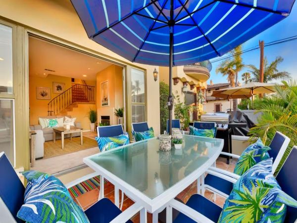 Long Beach Vacation Home Sleeps 8 Guests Walk To Beach