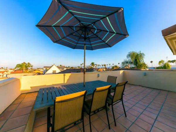 Long Beach Vacation Home Sleeps 8 Guests Walk To Beach