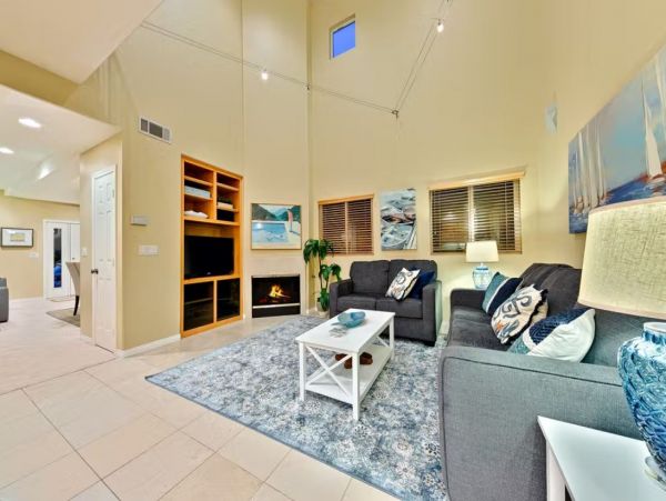Long Beach Vacation Home Sleeps 8 Guests Walk To Beach