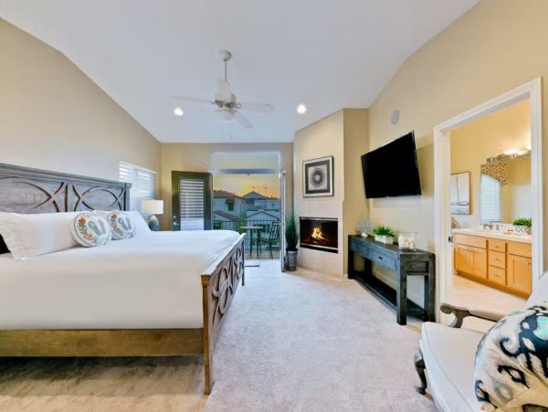 Long Beach Vacation Home Sleeps 8 Guests Walk To Beach