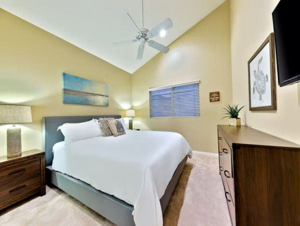 Long Beach Vacation Home Sleeps 8 Guests Walk To Beach