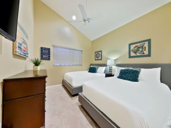 Long Beach Vacation Home Sleeps 8 Guests Walk To Beach