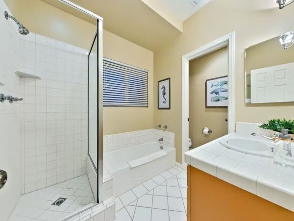 Long Beach Vacation Home Sleeps 8 Guests Walk To Beach