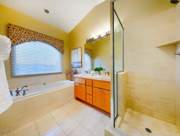 Long Beach Vacation Home Sleeps 8 Guests Walk To Beach