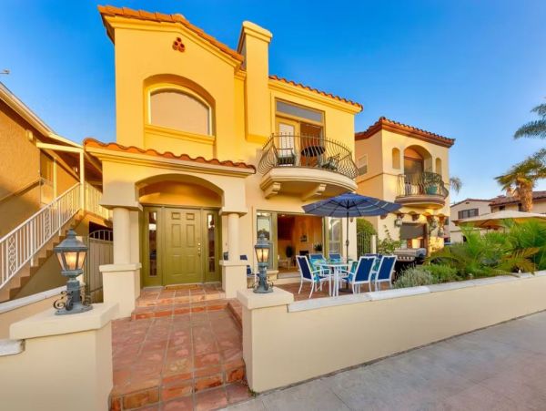 Long Beach Vacation Home Sleeps 8 Guests Walk To Beach