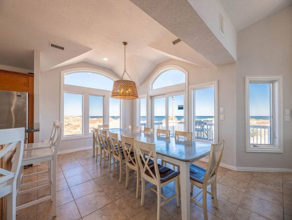 Secluded Oceanfront Luxury Retreat with Stunning Views in the Outer Banks