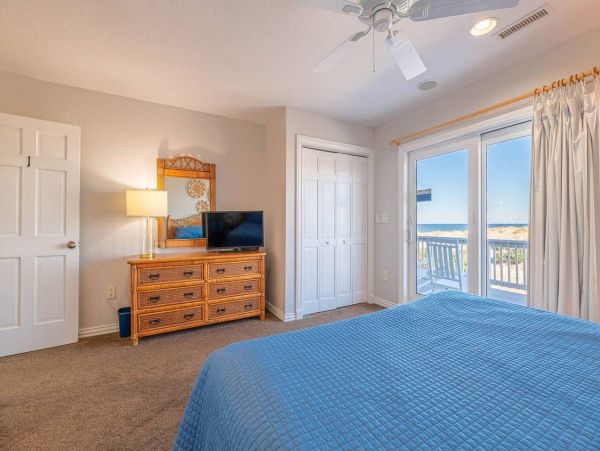 Secluded Oceanfront Luxury Retreat with Stunning Views in the Outer Banks