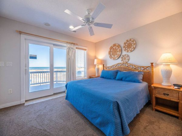 Secluded Oceanfront Luxury Retreat with Stunning Views in the Outer Banks