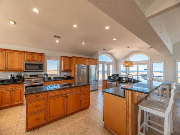 Secluded Oceanfront Luxury Retreat with Stunning Views in the Outer Banks