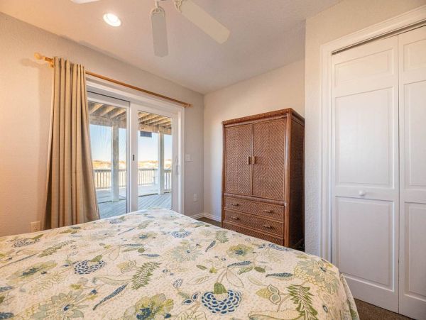 Secluded Oceanfront Luxury Retreat with Stunning Views in the Outer Banks