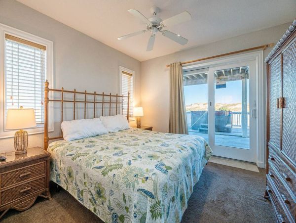 Secluded Oceanfront Luxury Retreat with Stunning Views in the Outer Banks