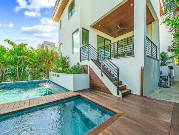 Lido Key Luxury Vacation Home 1 Block from Beach 12 Guests