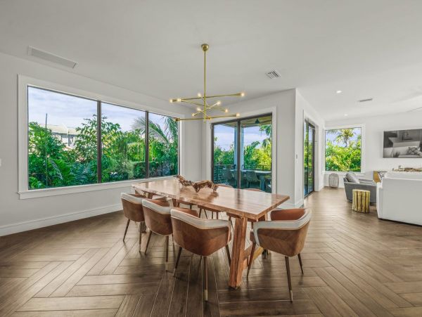 Lido Key Luxury Vacation Home 1 Block from Beach 12 Guests