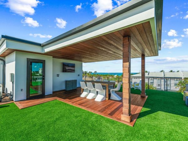 Lido Key Luxury Vacation Home 1 Block from Beach 12 Guests