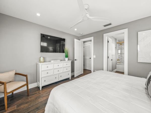 Lido Key Luxury Vacation Home 1 Block from Beach 12 Guests