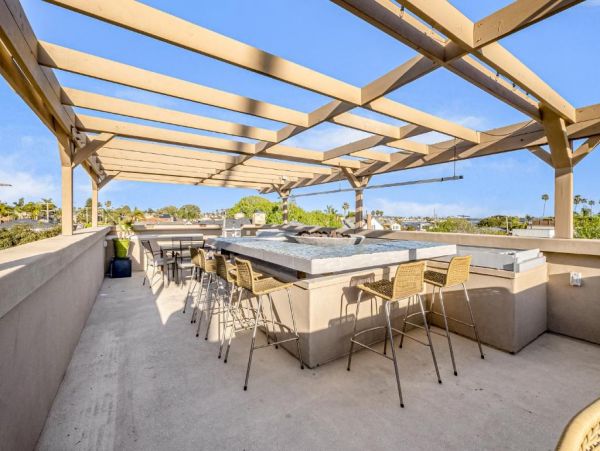 Mission Beach Vacation Home Four Bedrooms Walk to Beach