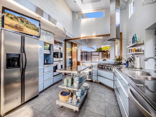Mission Beach Vacation Home Four Bedrooms Walk to Beach