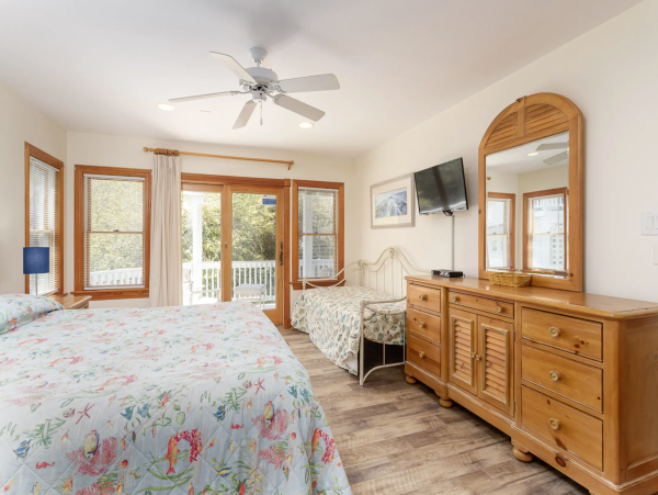 Luxurious Vacation Rental in Duck