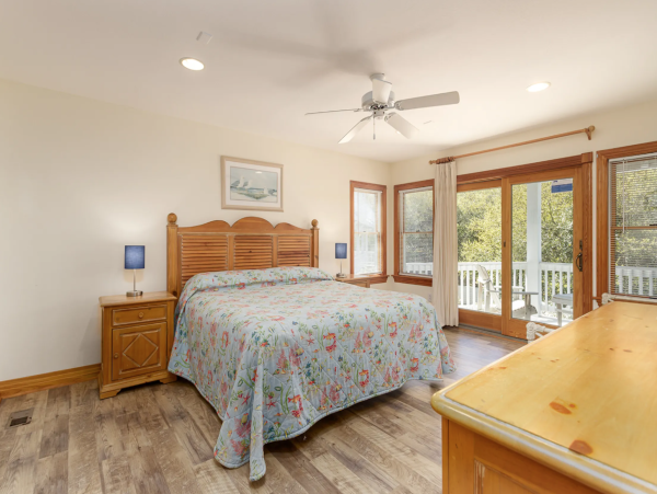 Luxurious Vacation Rental in Duck
