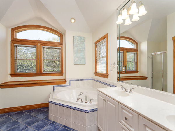 Luxurious Vacation Rental in Duck
