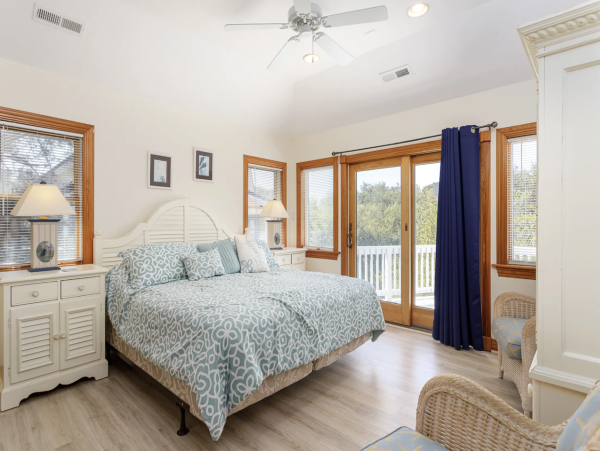 Luxurious Vacation Rental in Duck