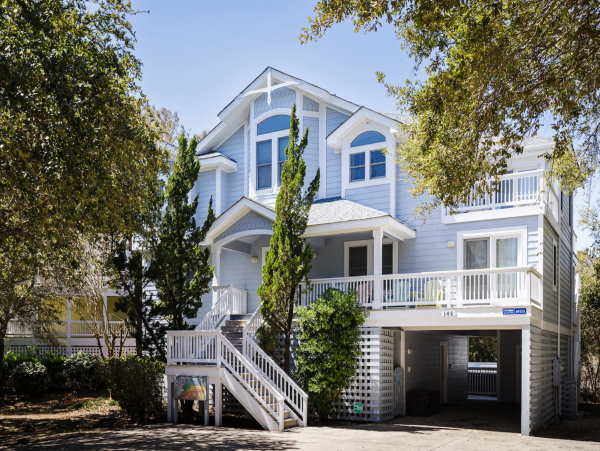 Luxurious Vacation Rental in Duck