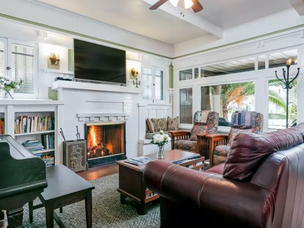 Beautiful Santa Barbara Vacation Home Walk to Beach