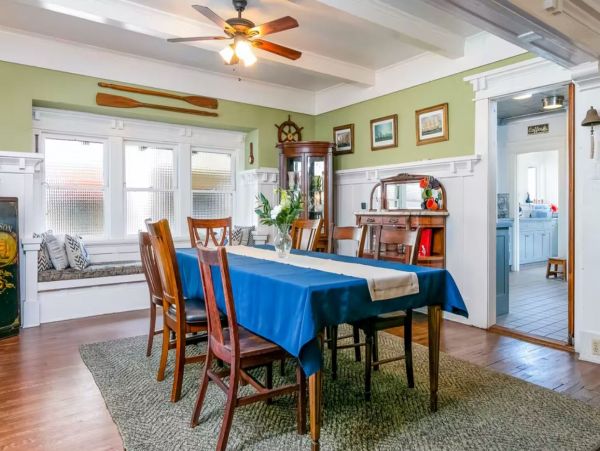 Beautiful Santa Barbara Vacation Home Walk to Beach