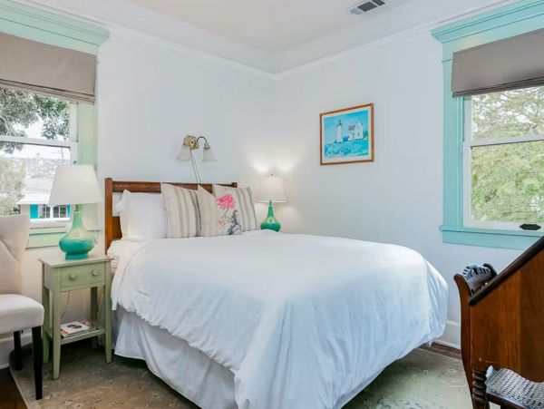 Beautiful Santa Barbara Vacation Home Walk to Beach