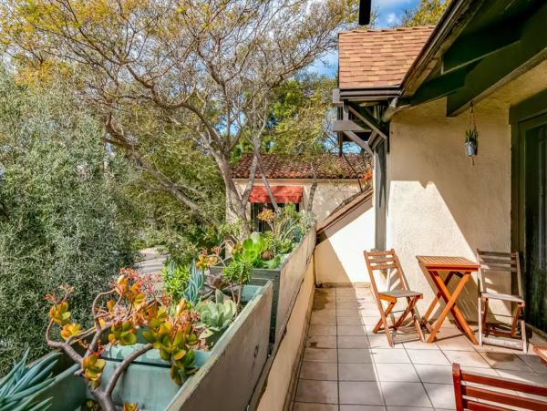 Beautiful Santa Barbara Vacation Home Walk to Beach