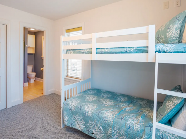 Pet-frendly Vacation Home 8 Bedroom & Pool in Corolla
