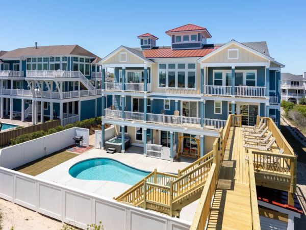 Upscale Twelve Bedroom Vacation Rental in The Outer Banks