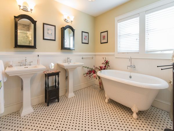 What a Charmer! Ocean Front Nags Head Rental Home