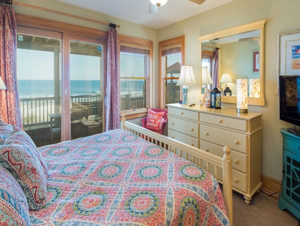 What a Charmer! Ocean Front Nags Head Rental Home