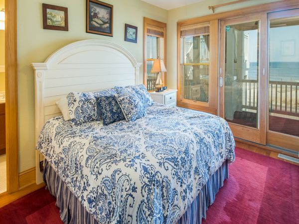 What a Charmer! Ocean Front Nags Head Rental Home