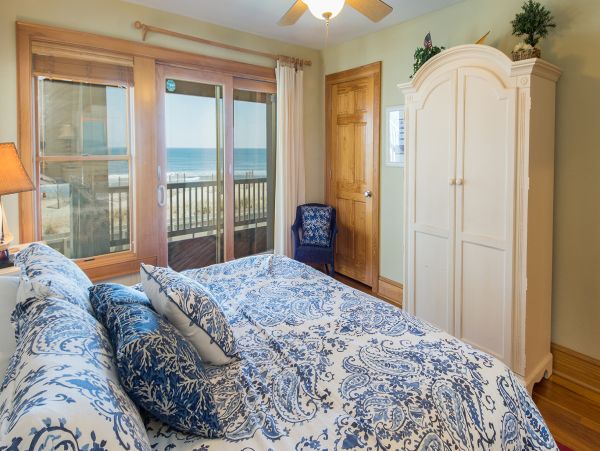 What a Charmer! Ocean Front Nags Head Rental Home
