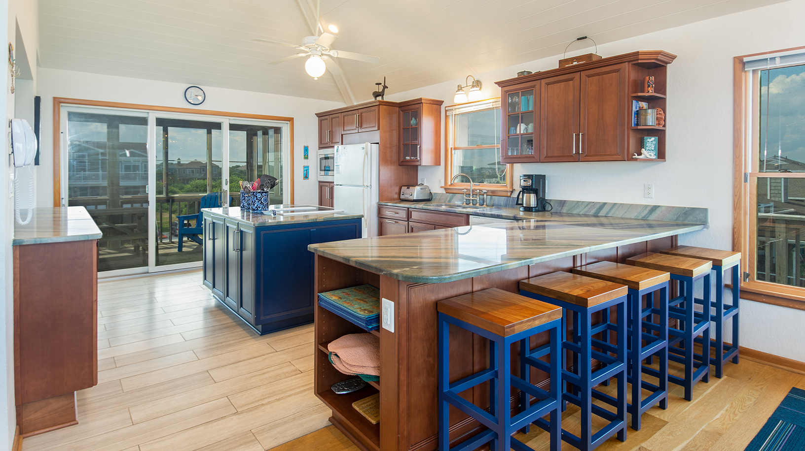 Outer Banks Beautiful Home - 6 Bedrooms & Full Ocean Views