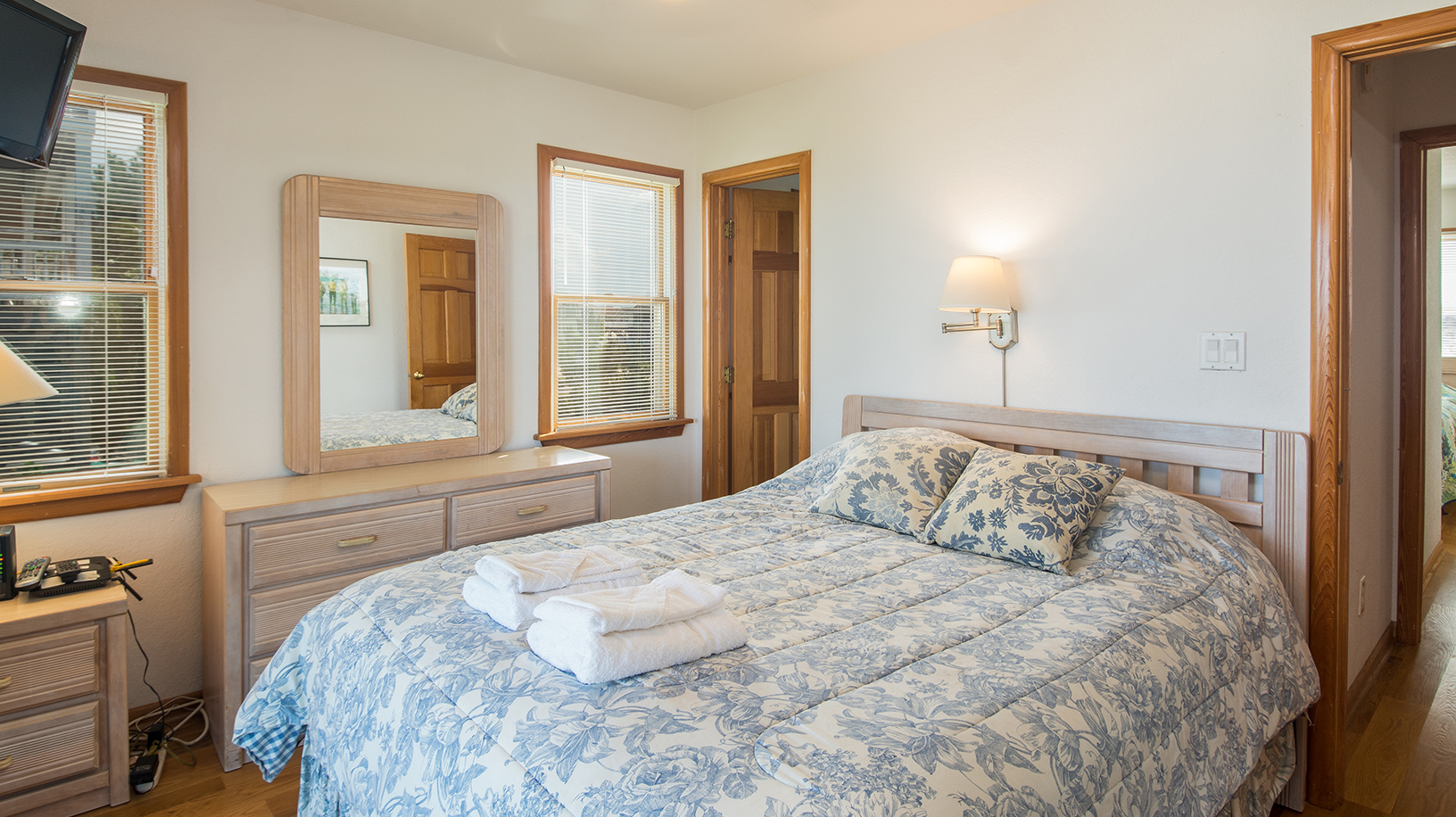 Outer Banks Beautiful Home - 6 Bedrooms & Full Ocean Views